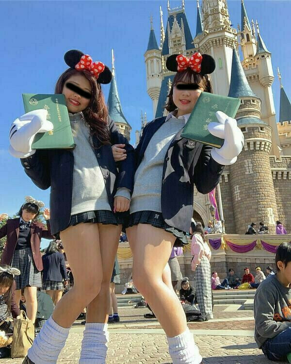 下着ディズニー エロ画像だぜ!夢の国で露出?パンチラに興奮するのはオイラだけじゃないはず♡065