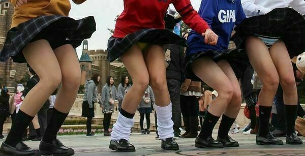 下着ディズニー エロ画像だぜ!夢の国で露出?パンチラに興奮するのはオイラだけじゃないはず♡070