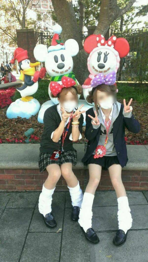 下着ディズニー エロ画像だぜ!夢の国で露出?パンチラに興奮するのはオイラだけじゃないはず♡071