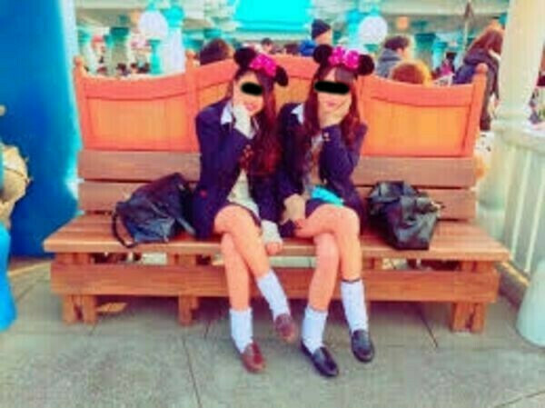 下着ディズニー エロ画像だぜ!夢の国で露出?パンチラに興奮するのはオイラだけじゃないはず♡072