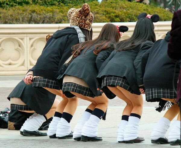 下着ディズニー エロ画像だぜ!夢の国で露出?パンチラに興奮するのはオイラだけじゃないはず♡073