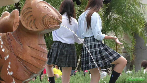 下着ディズニー エロ画像だぜ!夢の国で露出?パンチラに興奮するのはオイラだけじゃないはず♡075