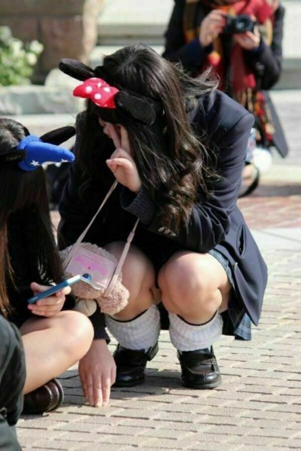 下着ディズニー エロ画像だぜ!夢の国で露出?パンチラに興奮するのはオイラだけじゃないはず♡077