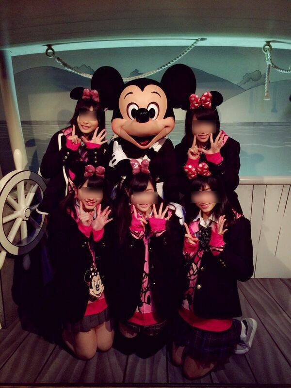 下着ディズニー エロ画像だぜ!夢の国で露出?パンチラに興奮するのはオイラだけじゃないはず♡080