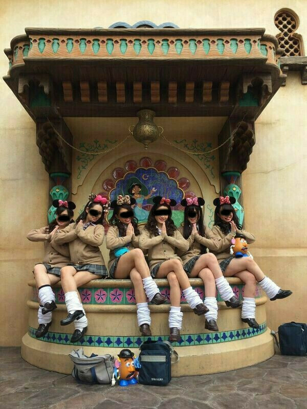 下着ディズニー エロ画像だぜ!夢の国で露出?パンチラに興奮するのはオイラだけじゃないはず♡082