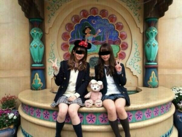 下着ディズニー エロ画像だぜ!夢の国で露出?パンチラに興奮するのはオイラだけじゃないはず♡093