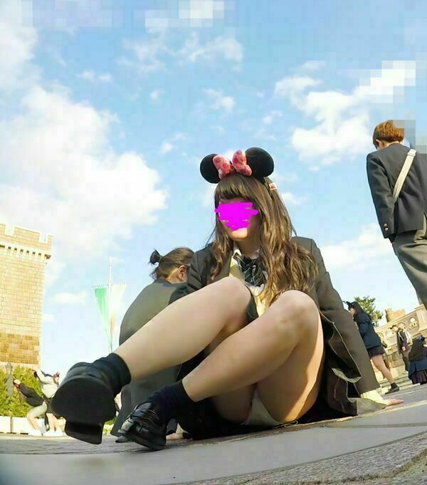 下着ディズニー エロ画像だぜ!夢の国で露出?パンチラに興奮するのはオイラだけじゃないはず♡095