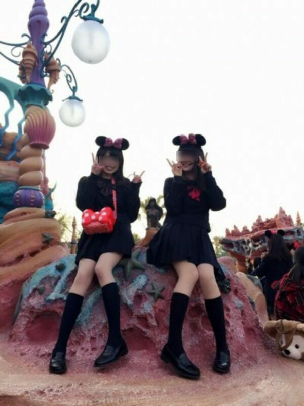 下着ディズニー エロ画像だぜ!夢の国で露出?パンチラに興奮するのはオイラだけじゃないはず♡103