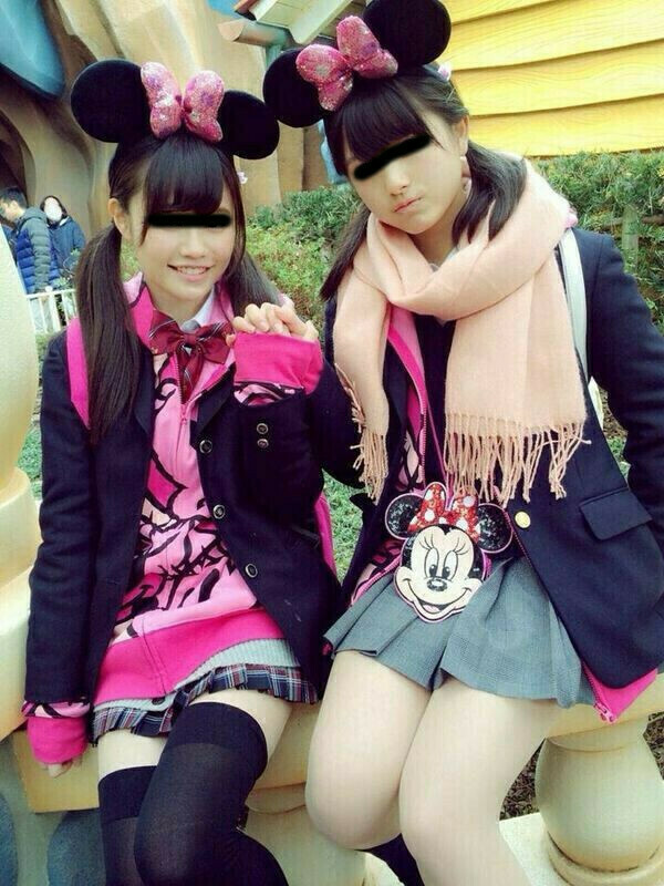 下着ディズニー エロ画像だぜ!夢の国で露出?パンチラに興奮するのはオイラだけじゃないはず♡114