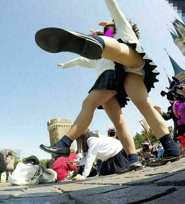 下着ディズニー エロ画像だぜ!夢の国で露出?パンチラに興奮するのはオイラだけじゃないはず♡121