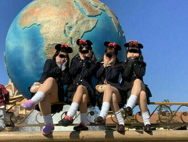 下着ディズニー エロ画像だぜ!夢の国で露出?パンチラに興奮するのはオイラだけじゃないはず♡125