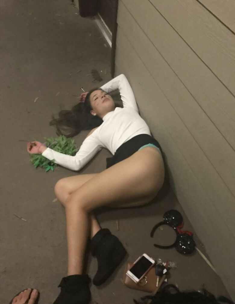 酔っ払い パンチラ画像!泥酔女子の流出♡このままずっと眺めていたくなるぜ!!012