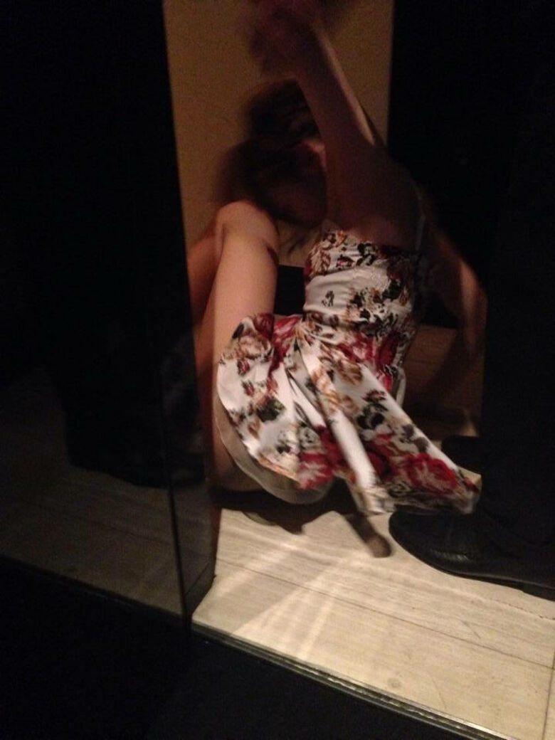 酔っ払い パンチラ画像!泥酔女子の流出♡このままずっと眺めていたくなるぜ!!030