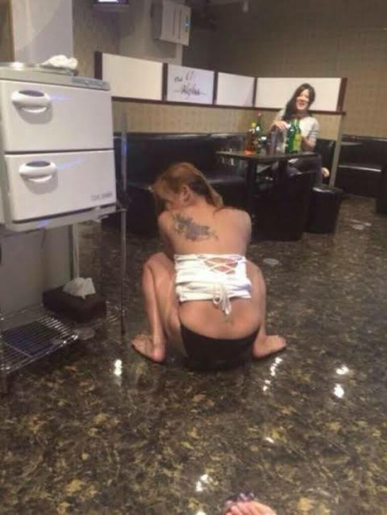 酔っ払い パンチラ画像!泥酔女子の流出♡このままずっと眺めていたくなるぜ!!032