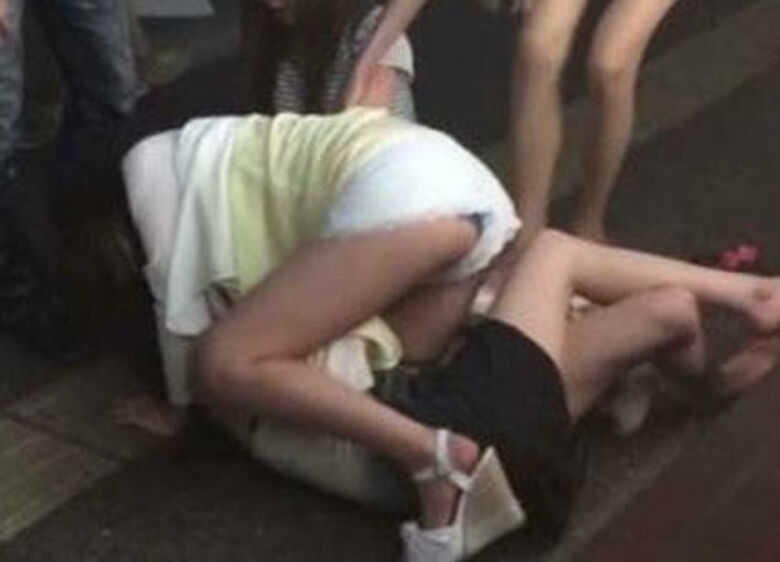 酔っ払い パンチラ画像!泥酔女子の流出♡このままずっと眺めていたくなるぜ!!036