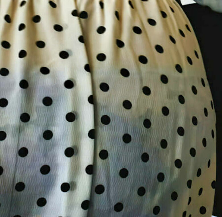 パン線 エロ画像だぜ！盗撮でお尻に透けたパンツがたまりませんな♡125