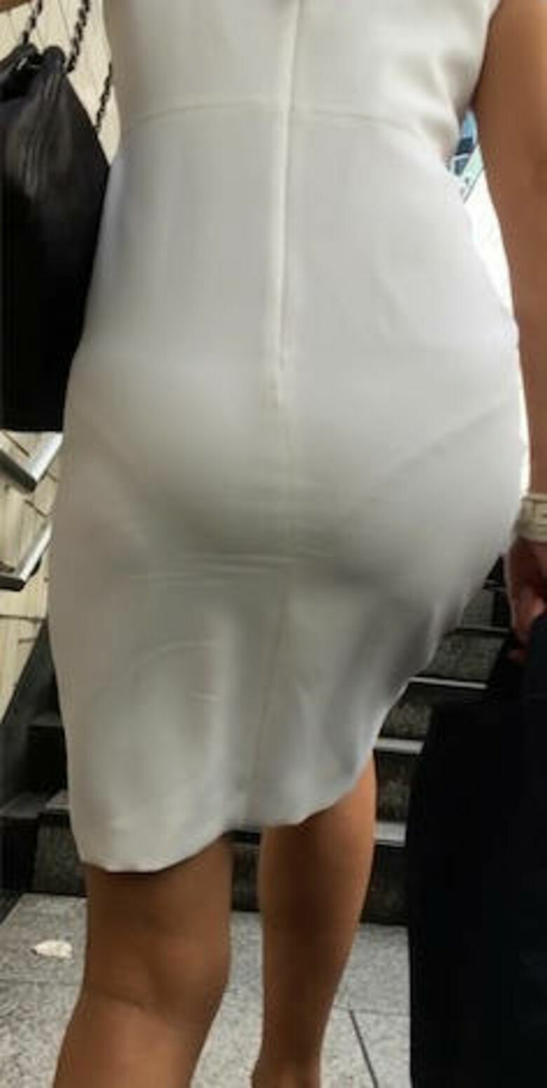 パン線 エロ画像だぜ！盗撮でお尻に透けたパンツがたまりませんな♡138