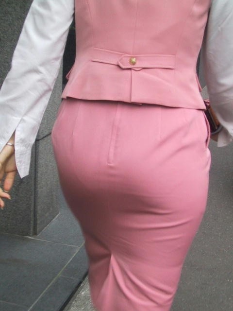 パンティライン 盗撮エロ画像！抜ける素人女性のお尻♡下着のラインがエロいぜ!!024