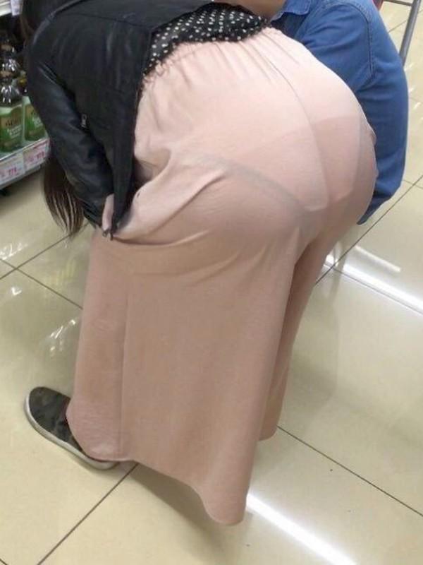 パンティライン 盗撮エロ画像！抜ける素人女性のお尻♡下着のラインがエロいぜ!!041