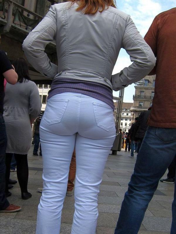 パンティライン 盗撮エロ画像！抜ける素人女性のお尻♡下着のラインがエロいぜ!!052