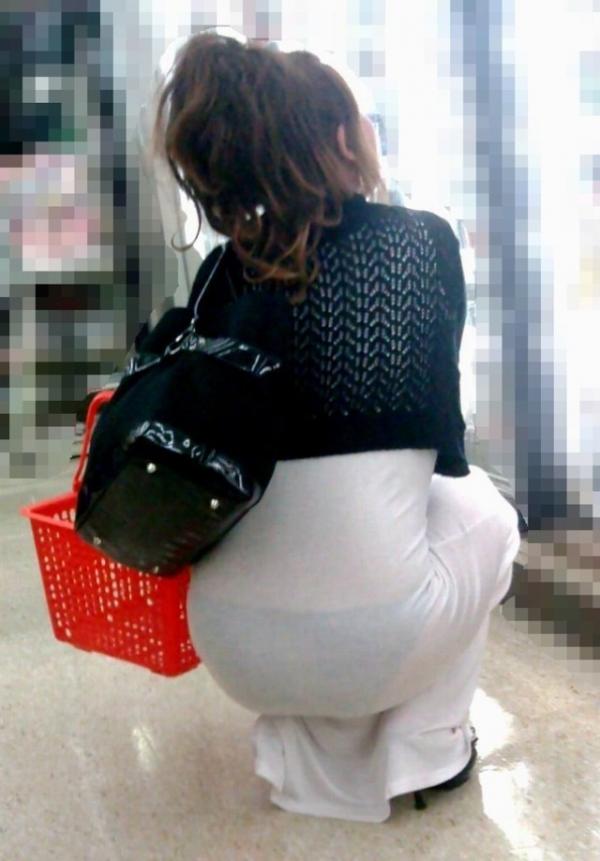 パンティライン 盗撮エロ画像！抜ける素人女性のお尻♡下着のラインがエロいぜ!!054