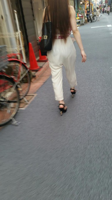 パンティライン 盗撮エロ画像！抜ける素人女性のお尻♡下着のラインがエロいぜ!!058