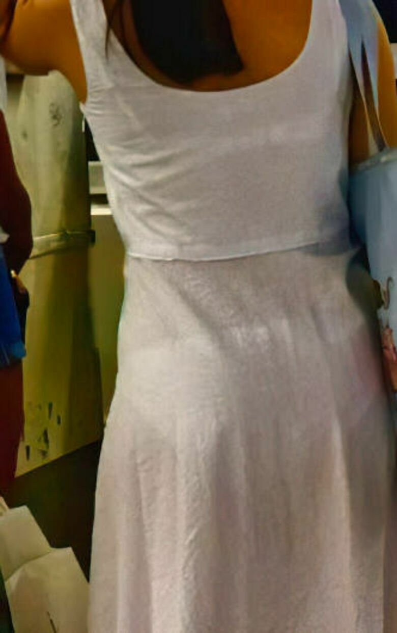 パンティライン 盗撮エロ画像！抜ける素人女性のお尻♡下着のラインがエロいぜ!!077