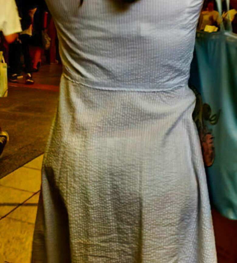 パンティライン 盗撮エロ画像！抜ける素人女性のお尻♡下着のラインがエロいぜ!!078