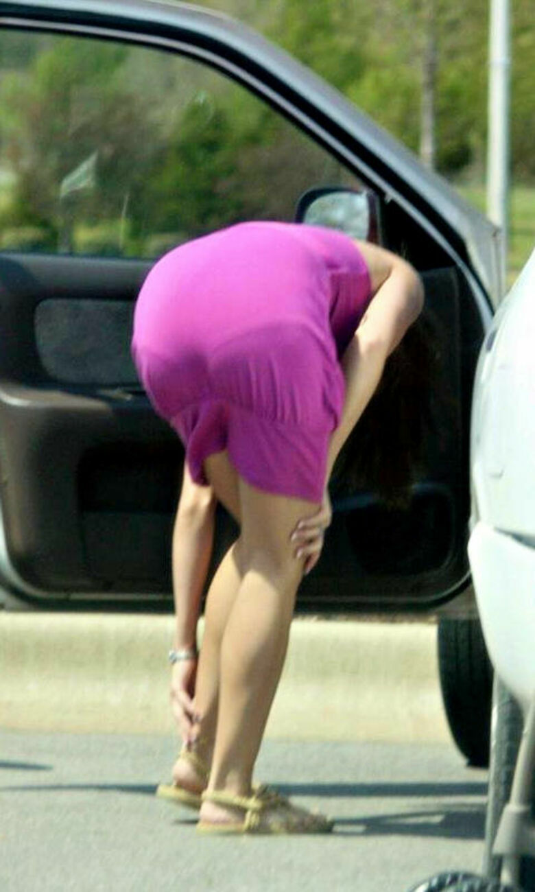 パンティライン 盗撮エロ画像！抜ける素人女性のお尻♡下着のラインがエロいぜ!!084