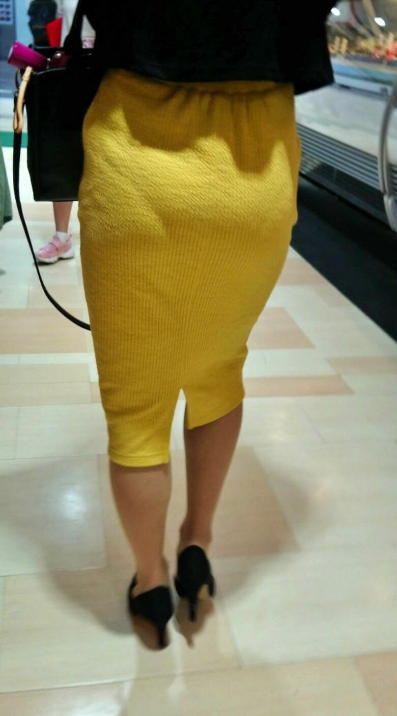 パンティライン 盗撮エロ画像！抜ける素人女性のお尻♡下着のラインがエロいぜ!!093