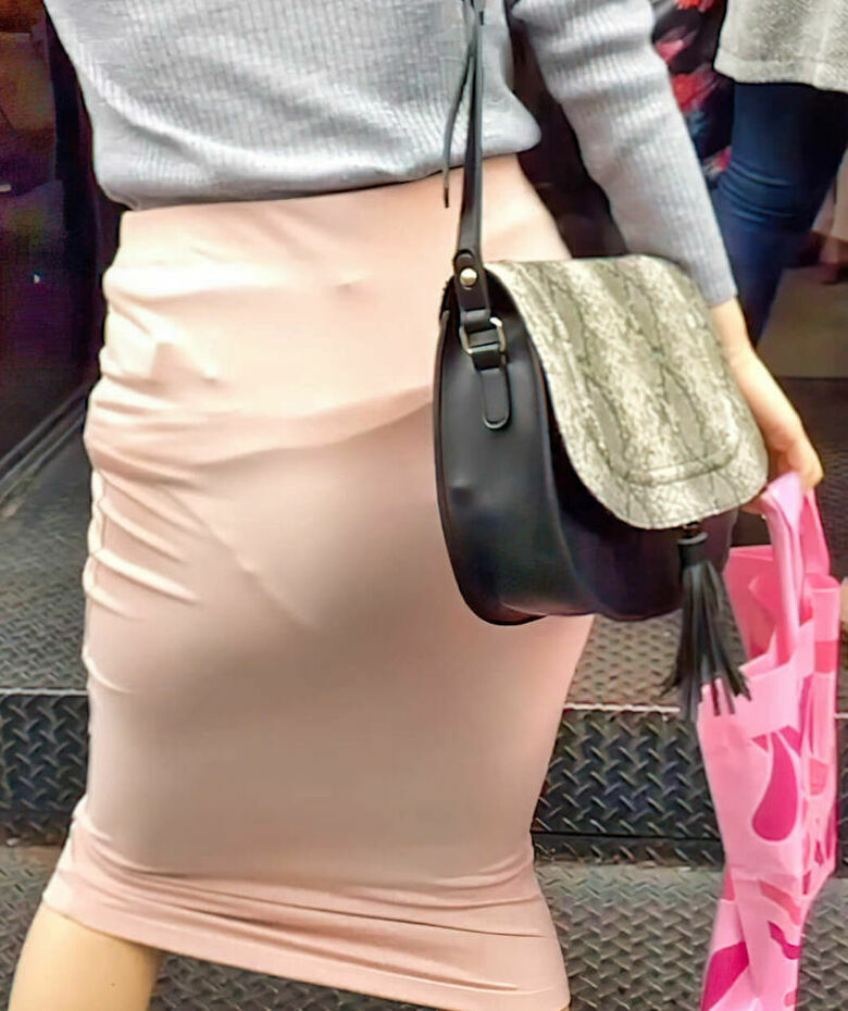 パンティライン 盗撮エロ画像！抜ける素人女性のお尻♡下着のラインがエロいぜ!!113