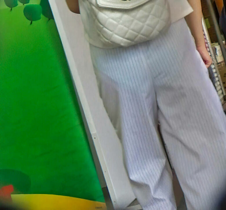 パンティライン 盗撮エロ画像！抜ける素人女性のお尻♡下着のラインがエロいぜ!!116