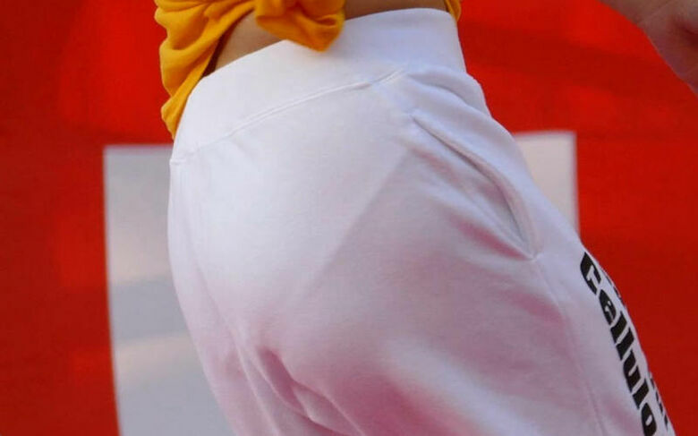 パンティライン 盗撮エロ画像！抜ける素人女性のお尻♡下着のラインがエロいぜ!!126