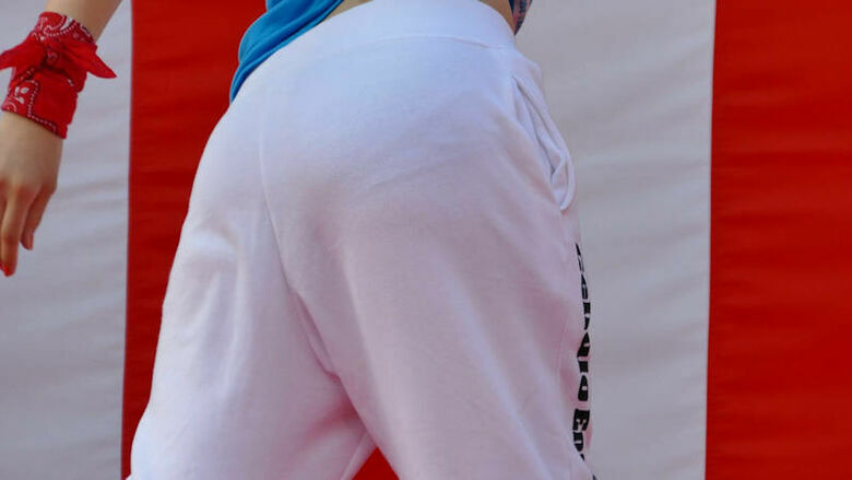 パンティライン 盗撮エロ画像！抜ける素人女性のお尻♡下着のラインがエロいぜ!!127