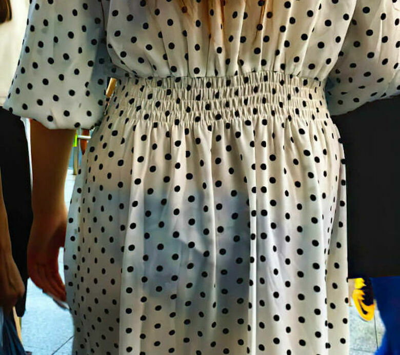 パンティライン 盗撮エロ画像！抜ける素人女性のお尻♡下着のラインがエロいぜ!!131