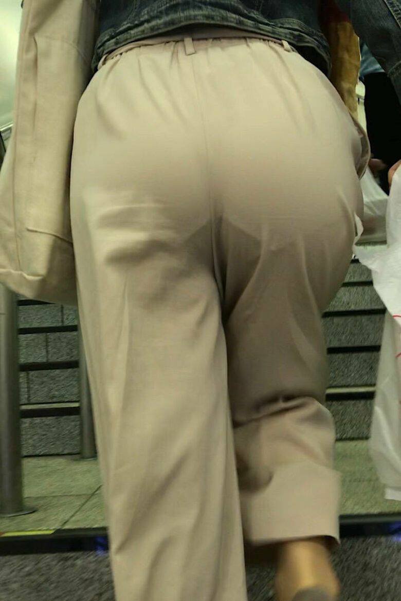パンティライン 盗撮エロ画像！抜ける素人女性のお尻♡下着のラインがエロいぜ!!136