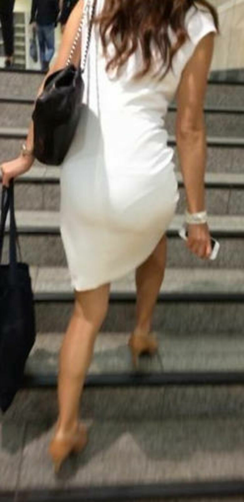 パンティライン 盗撮エロ画像！抜ける素人女性のお尻♡下着のラインがエロいぜ!!140