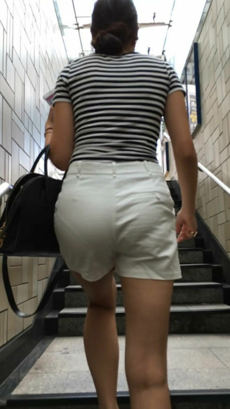 パンティライン 盗撮エロ画像！抜ける素人女性のお尻♡下着のラインがエロいぜ!!158