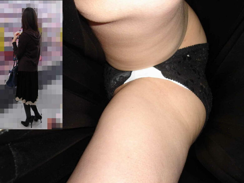 逆さ撮りナプキンパンチラ画像38枚!下着のスキマから見える羽付きパンツがエロくて抜ける!!021枚目
