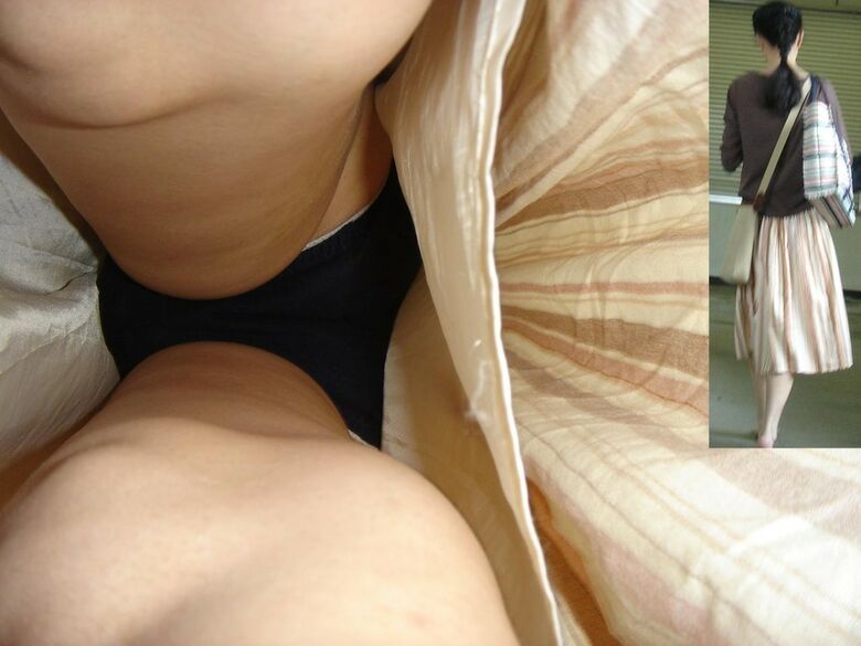 パンチラ 逆さ撮り盗撮画像！リアル動画もあるぜ!!見ているだけでもドキドキ感が伝わっちゃいます♡367