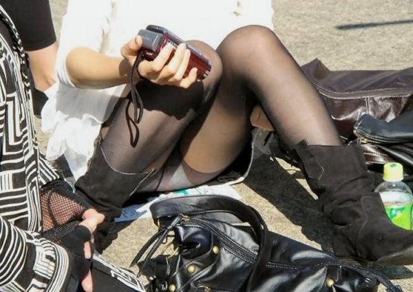 しゃがみ パンチラ画像!リアル盗撮・流出した魅惑のデルタゾーン♡本物志向の方のみ覗いてください!!045