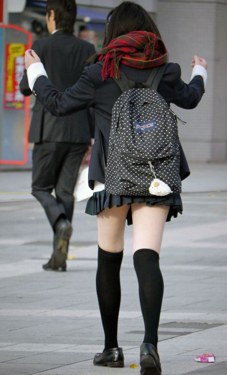 しゃがみ パンチラ画像!リアル盗撮・流出した魅惑のデルタゾーン♡本物志向の方のみ覗いてください!!206