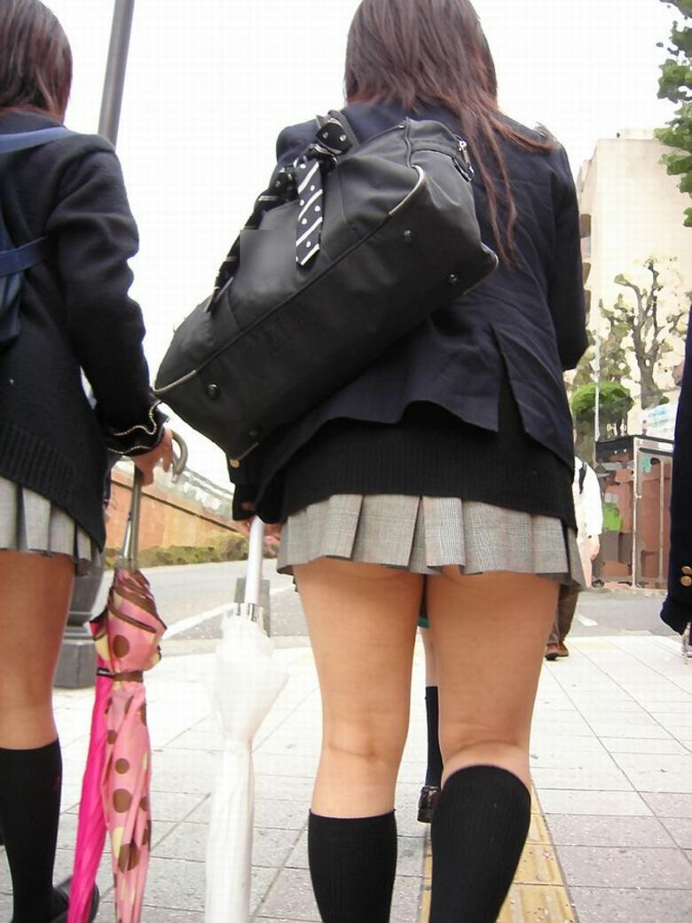 しゃがみ パンチラ画像!リアル盗撮・流出した魅惑のデルタゾーン♡本物志向の方のみ覗いてください!!207