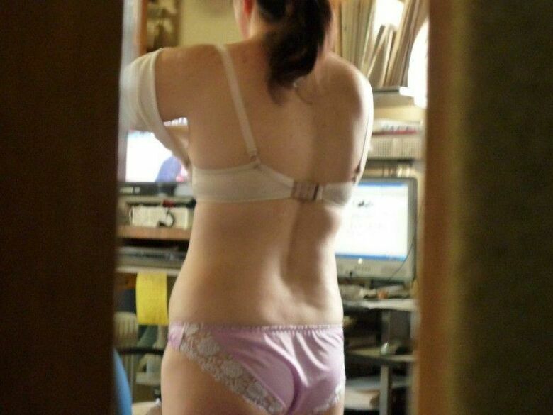 盗撮 エロ画像！素人女性のパンツ大放出㊙️人妻・家庭内流出が抜けちゃいます💕ホンモノ志向の方におすすめだぜ!!017枚目