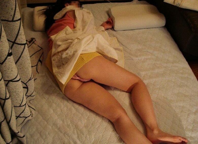 盗撮 エロ画像！素人女性のパンツ大放出㊙️人妻・家庭内流出が抜けちゃいます💕ホンモノ志向の方におすすめだぜ!!026枚目