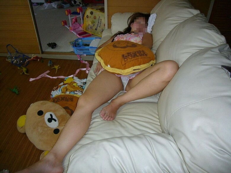 盗撮 エロ画像！素人女性のパンツ大放出㊙️人妻・家庭内流出が抜けちゃいます💕ホンモノ志向の方におすすめだぜ!!105枚目