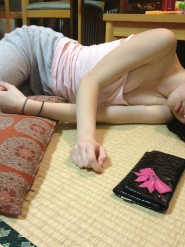 盗撮 エロ画像！素人女性のパンツ大放出㊙️人妻・家庭内流出が抜けちゃいます💕ホンモノ志向の方におすすめだぜ!!135枚目