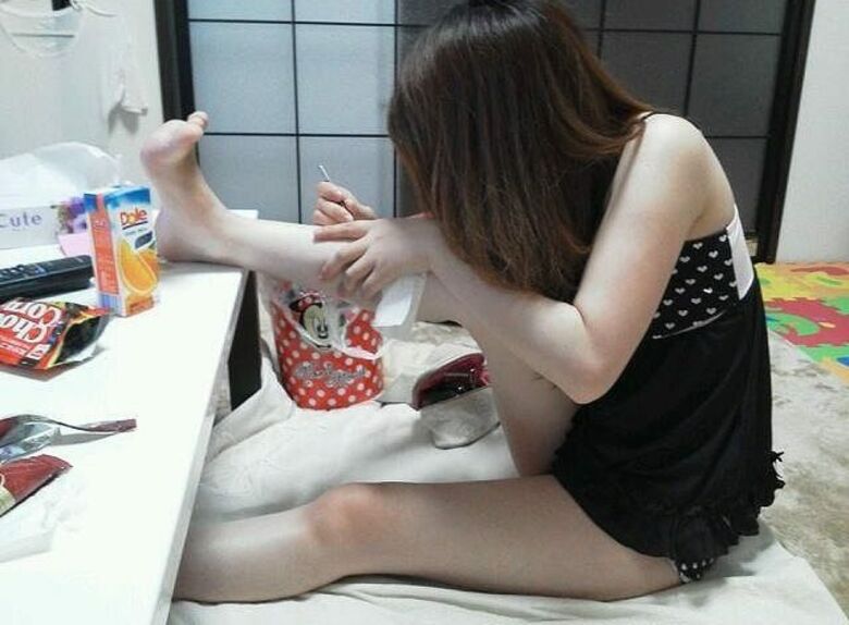 盗撮 エロ画像！素人女性のパンツ大放出㊙️人妻・家庭内流出が抜けちゃいます💕ホンモノ志向の方におすすめだぜ!!136枚目