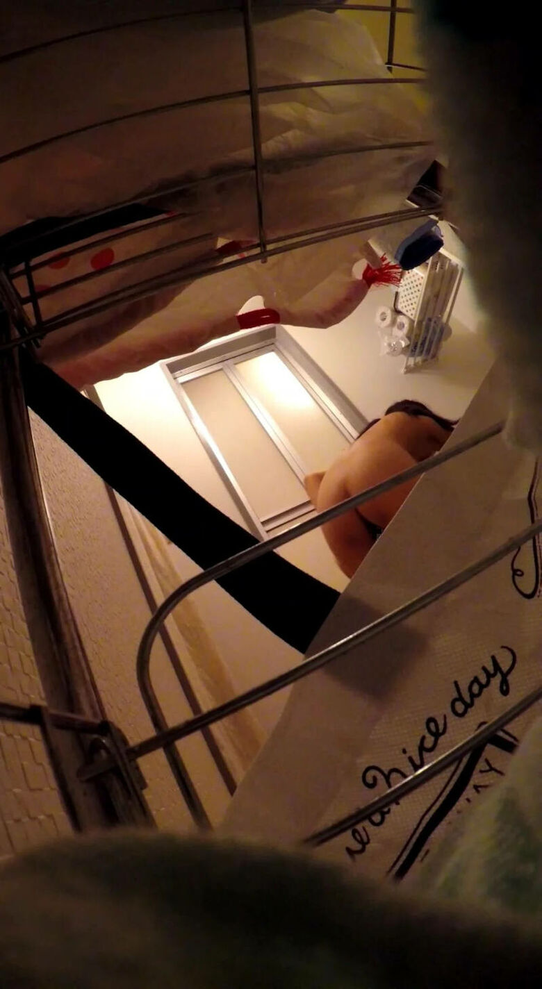 盗撮 エロ画像！素人女性のパンツ大放出㊙️人妻・家庭内流出が抜けちゃいます💕ホンモノ志向の方におすすめだぜ!!399枚目