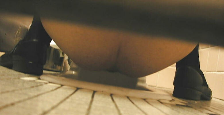 トイレ 盗撮エロ画像!リアル素人女性のアナルやおマンコ♡排泄が生々しくて抜けるぜ!!【動画あり】072枚目